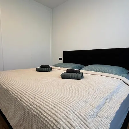 Apartmán Black Lotus 6 I Self Check-in I Centre I Free Parking Banska Bystrica